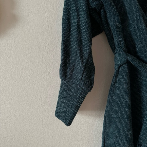 ✨ Francesca's Mi Ami Open Back Wrap Green Sweater Dress - Picture 9 of 12